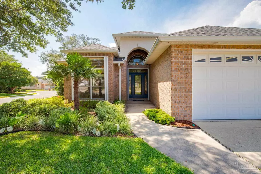 1372 Autumn Breeze Cir, Gulf Breeze, FL 32563