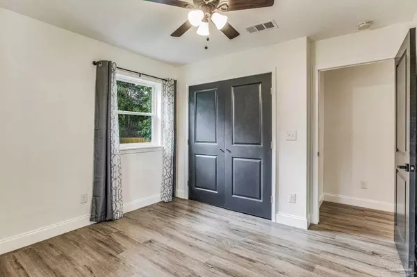 9140 Cove Ave Pensacola, FL 32524