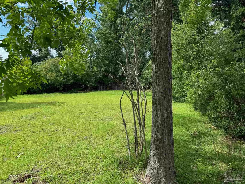 6614 Flagler Dr, Pensacola, FL 32503