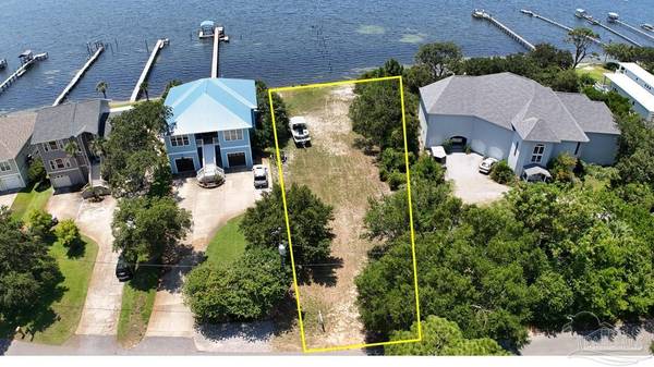 2959 Bay St, Gulf Breeze, FL 32563