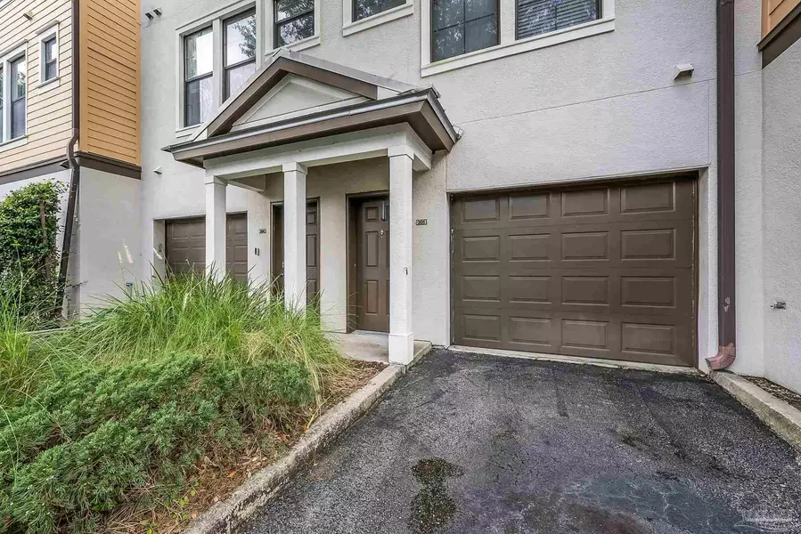 9823 Tapestry Park Cir, Jacksonville, FL 32246
