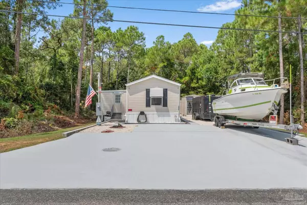 1967 Reagan Rd, Navarre, FL 32566