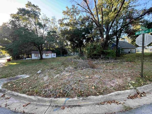 E Walnut Ave, Crestview, FL 32539