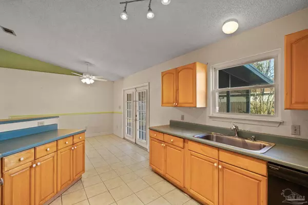 1548 Joseph Cir Gulf Breeze, FL 32563
