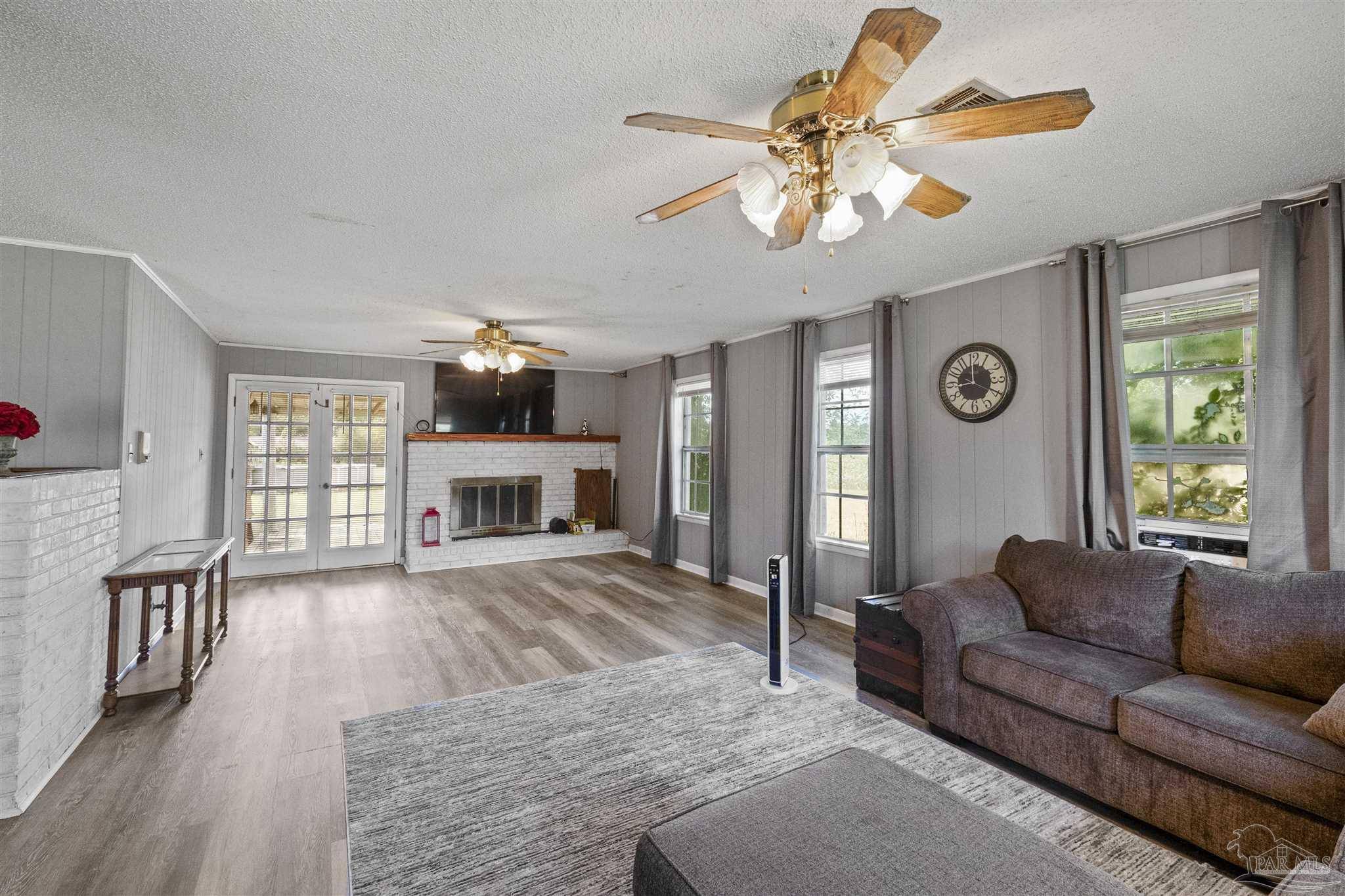 Pace, FL 32571,2593 Segrest Rd
