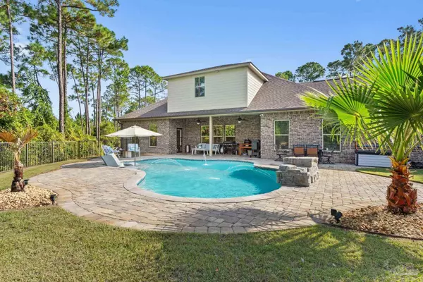 4726 Soundside Dr, Gulf Breeze, FL 32563