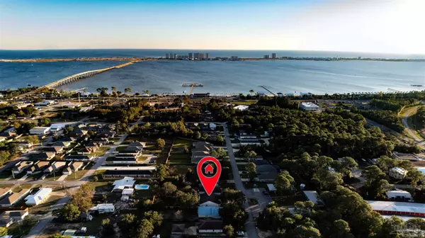 1914 Esplanade St, Navarre, FL 32566