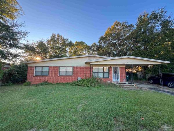 5457 Byrom St, Milton, FL 32570