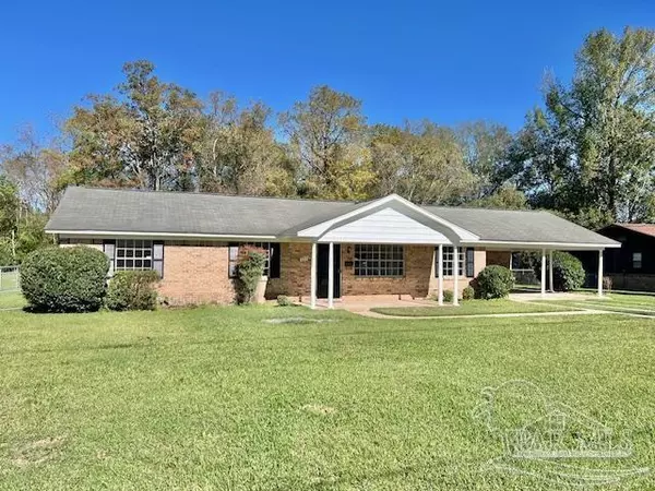 223 Mcrae St, Atmore, AL 36502