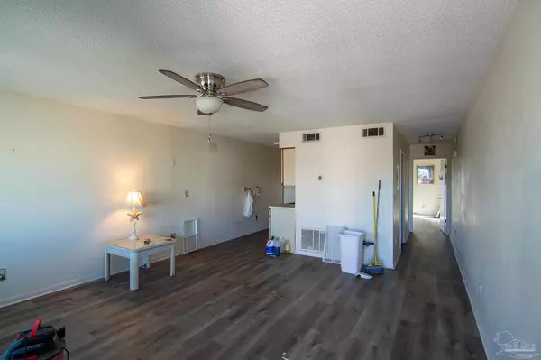 Navarre Beach, FL 32566,1417 Tina Dr