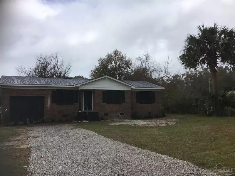 2017 Parker Rd, Cantonment, FL 32533