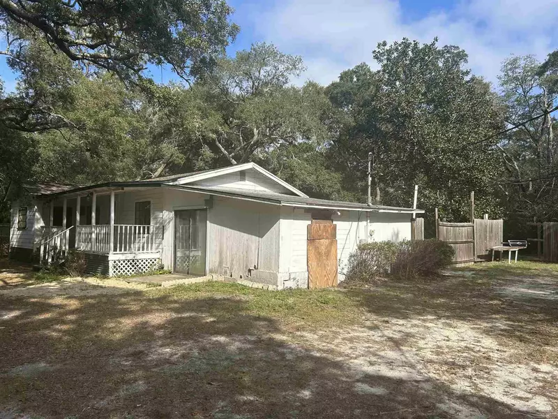 3132 Robertson Rd, Pensacola, FL 32507