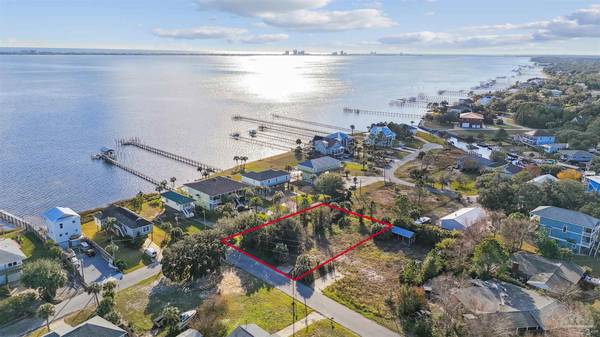 1033 Fairlane Dr, Gulf Breeze, FL 32563