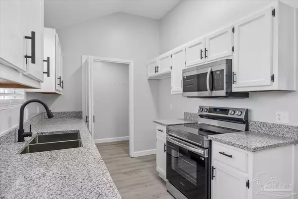 2228 Estate Cir,  Navarre,  FL 32566