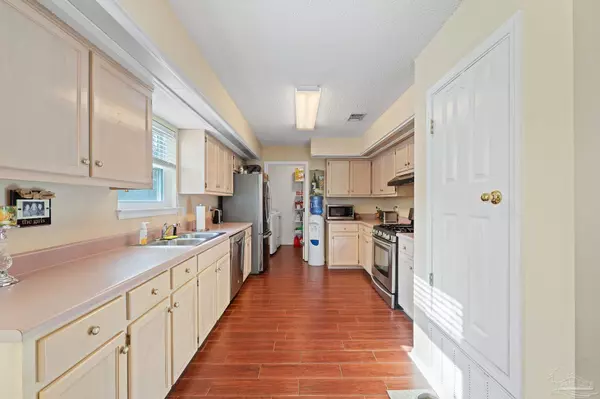 9820 Bobwhite Way Pensacola, FL 32514