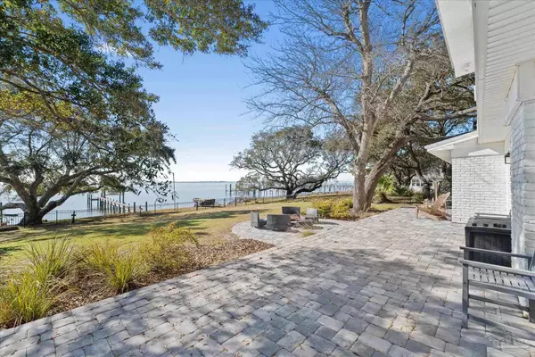 Gulf Breeze, FL 32563,4429 Soundside Dr