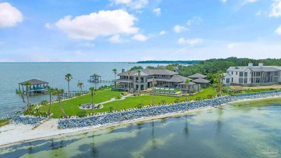 732 Peakes Point Dr, Gulf Breeze, FL 32561