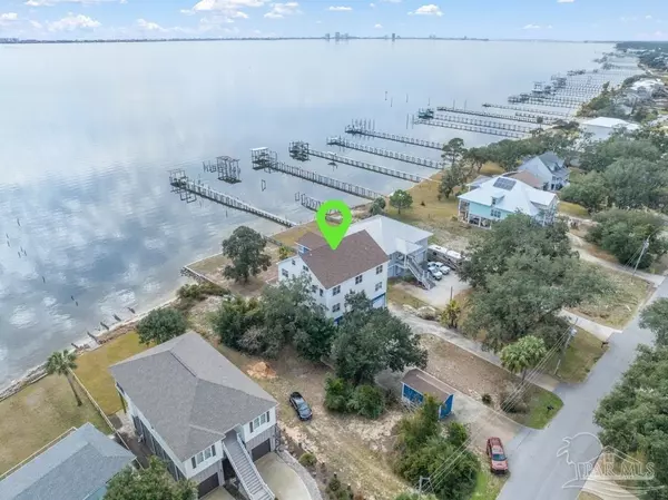 3225 Bay St, Gulf Breeze, FL 32563