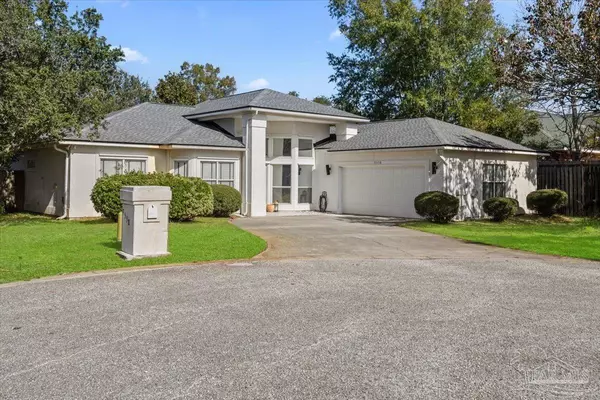 9538 Rainier Cir, Navarre, FL 32566