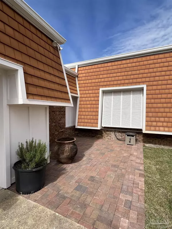 Pensacola Beach, FL 32561,8 Sabine Dr