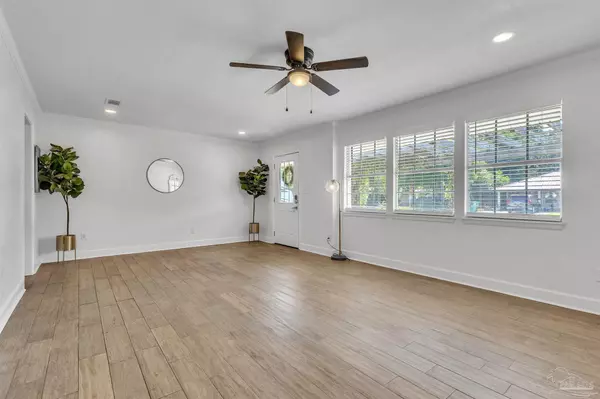 Gulf Breeze, FL 32561,405 Navarre St