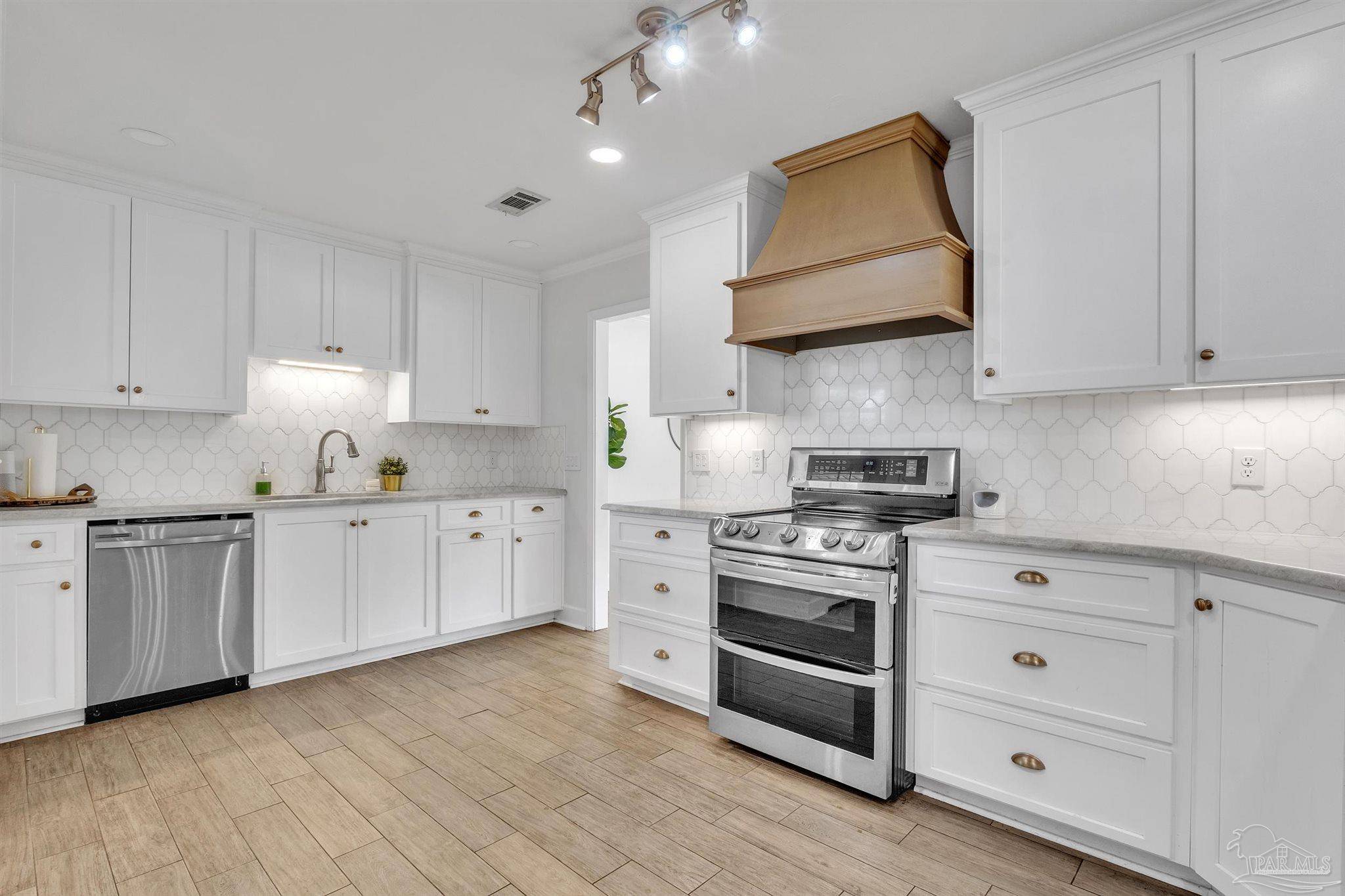Gulf Breeze, FL 32561,405 Navarre St