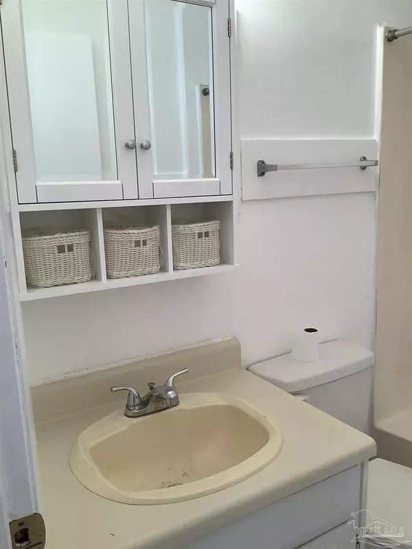 Milton, FL 32570,5385/5387 Broad St