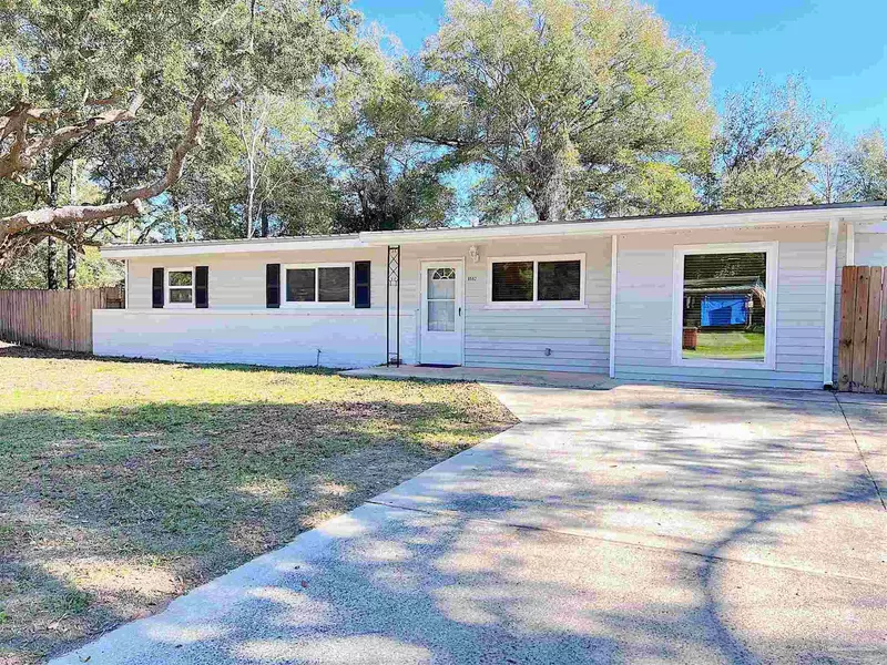 6562 Julia Dr, Milton, FL 32570