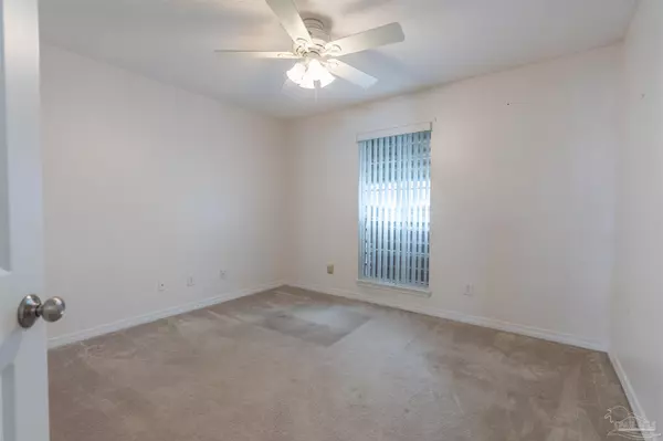 Milton, FL 32583,6942 Kapok Dr