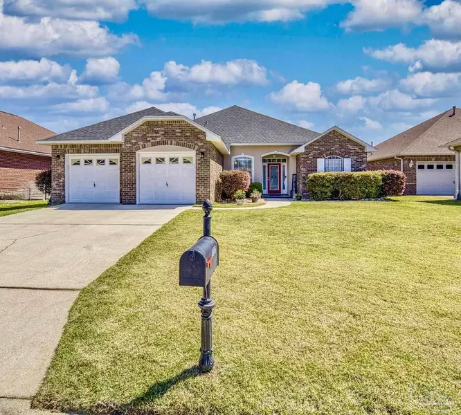 4986 Vizcaya Dr, Pensacola, FL 32507