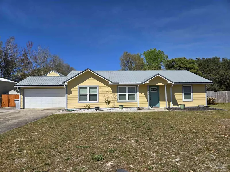 8808 Waynell Ct, Navarre, FL 32566