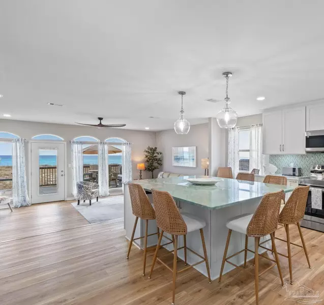 7937 Gulf Blvd, Navarre Beach, FL 32566