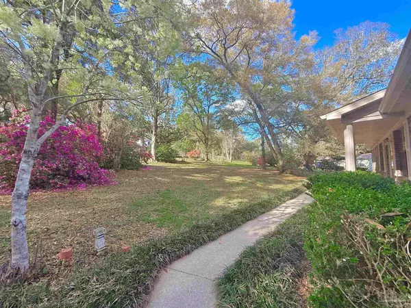 Cantonment, FL 32533,185 Deerfoot Ln