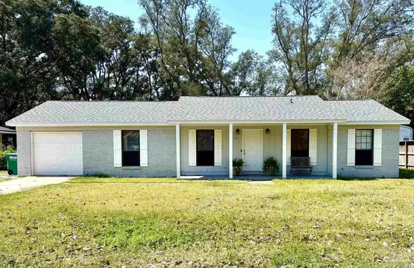 190 Camelia St, Gulf Breeze, FL 32561