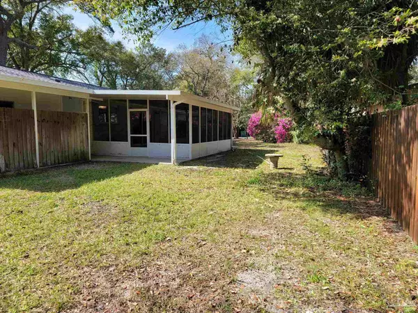 Gulf Breeze, FL 32561,301 Poinciana Dr