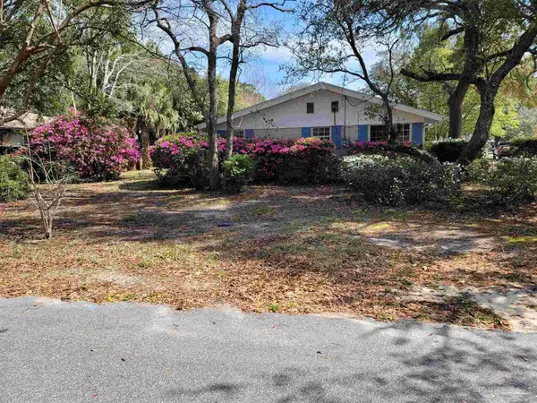 Gulf Breeze, FL 32561,301 Poinciana Dr