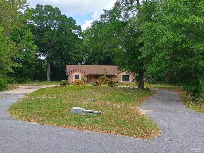 6350 Greenwood Dr, Milton, FL 32570