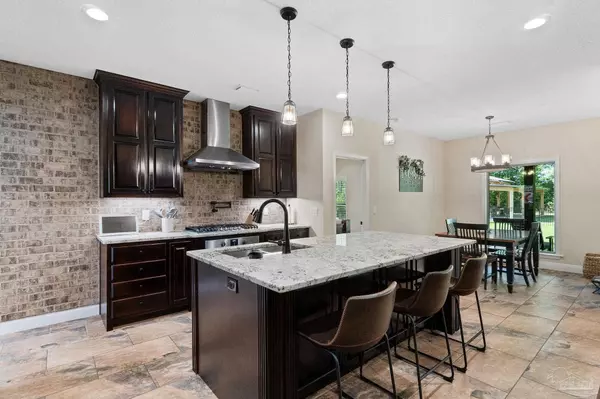 Pace, FL 32571,9241 Sage Forest Ln