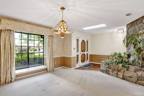 Pensacola, FL 32504,1040 Dunmire St