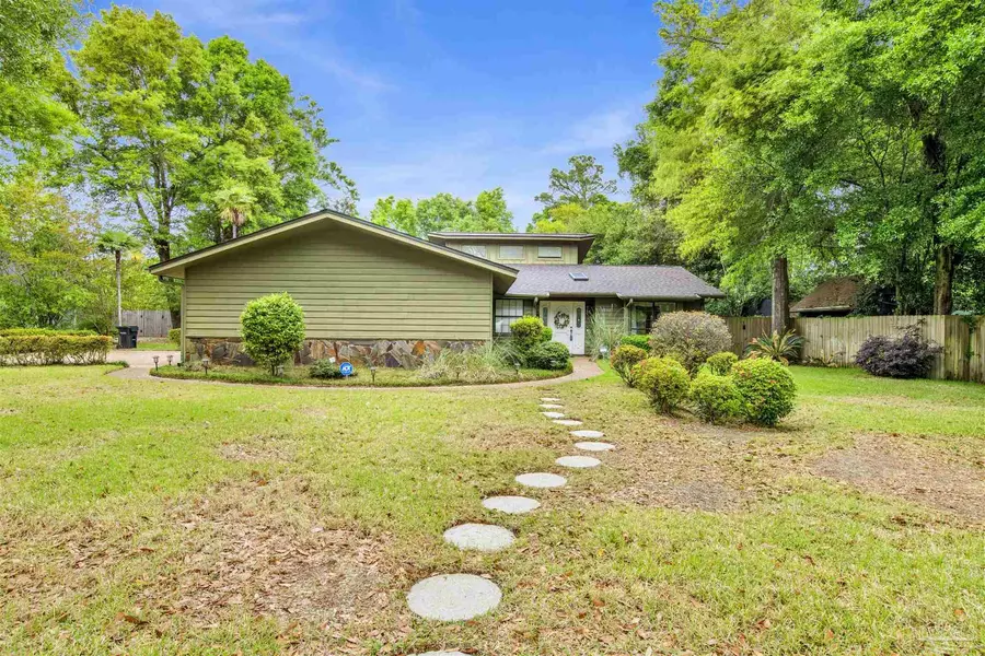 1040 Dunmire St, Pensacola, FL 32504