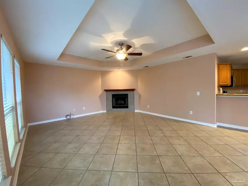1675 Champagne Ave, Gulf Breeze, FL 32563