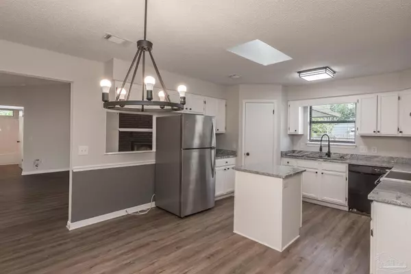 Pensacola, FL 32506,10104 Clearsound Dr