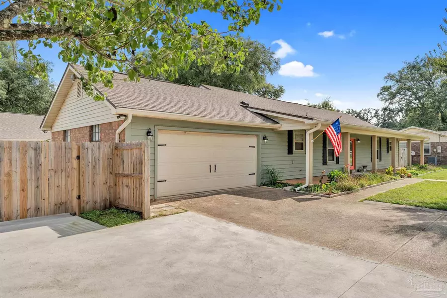 8364 Stanton Pl, Pensacola, FL 32526