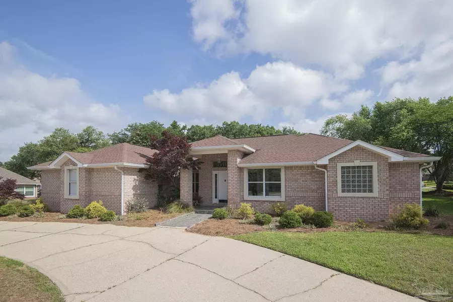 5490 Oakmont Dr, Pace, FL 32571