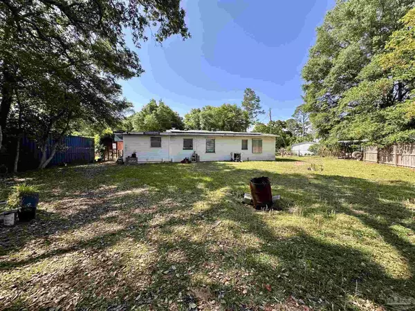 Pensacola, FL 32507,933 S Madison Dr
