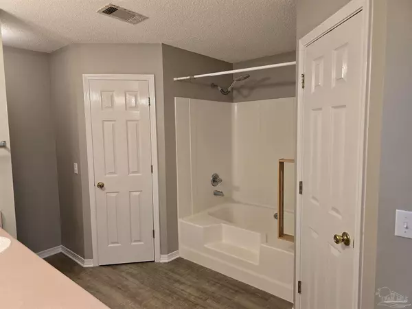 Pace, FL 32571,5233 Chumuckla Hwy