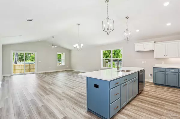 Pensacola, FL 32507,5881 Grotto Ave