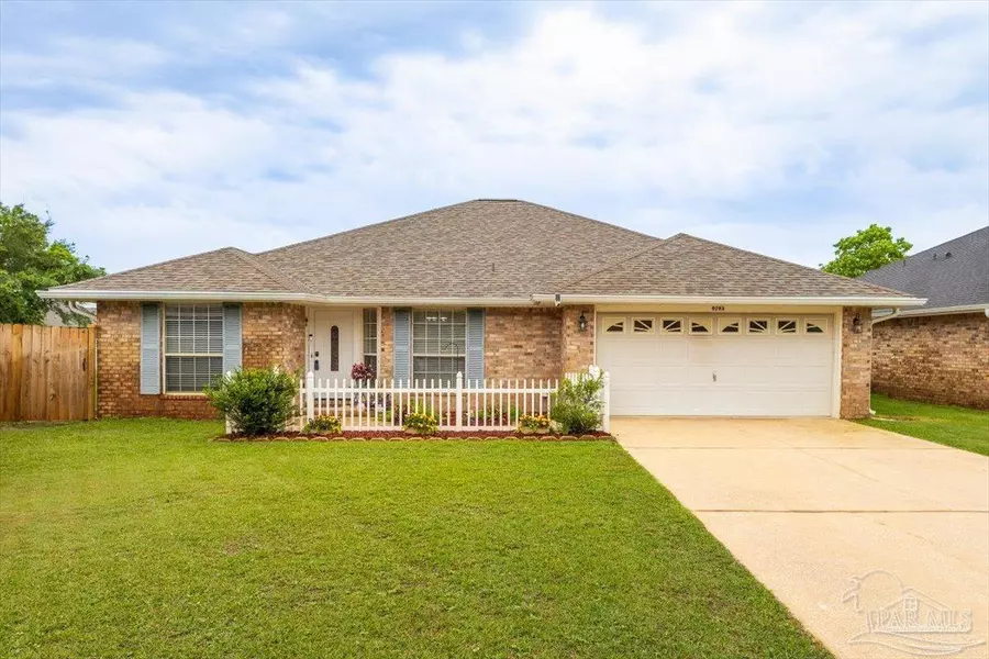 9793 Parker Lake Cir, Navarre, FL 32566