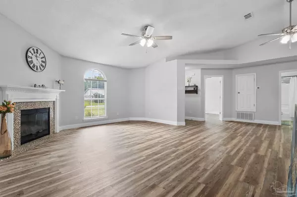Pace, FL 32571,5732 Dove Dr