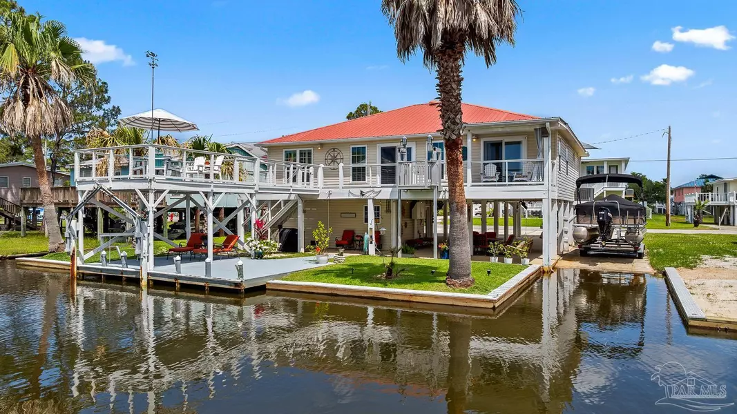 237 W 6th Ave, Gulf Shores, AL 36542